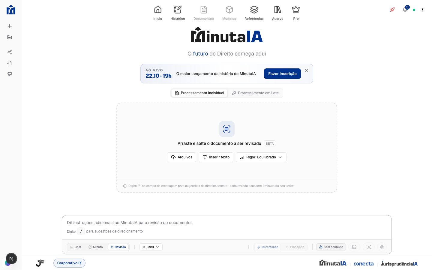 Revisão: Importe a peça. Word, PDF ou texto, e escolha o rigor da análise.